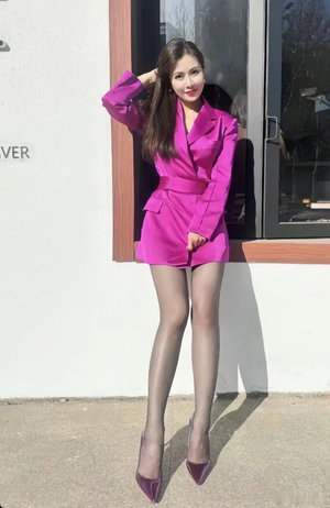 男女亲吻脱衣服